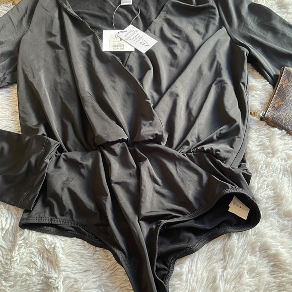 New Revamped black bodysuit in LG - Picture 3 of 5